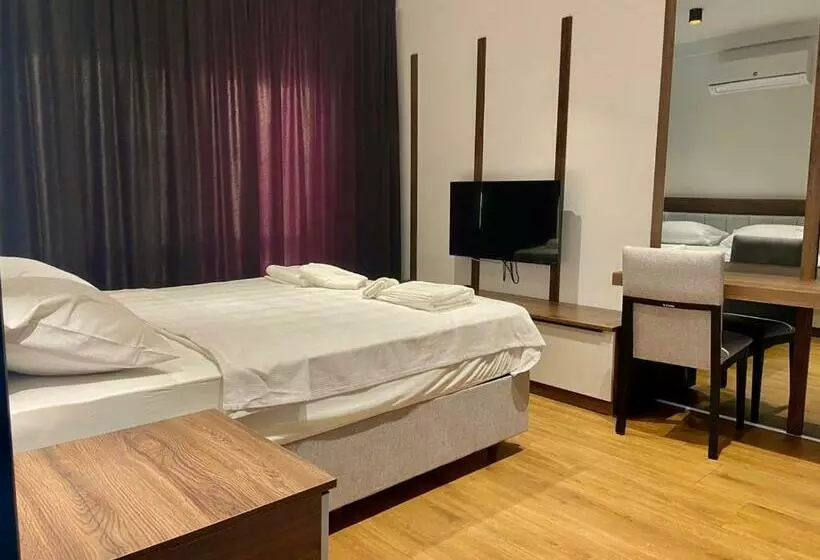 Black Mari̇n Apartment