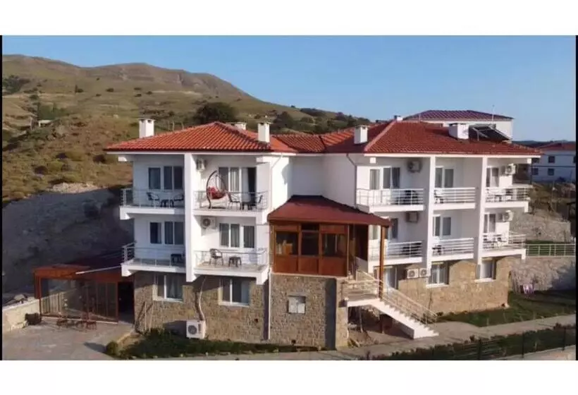Hotelli Estia Konukevi