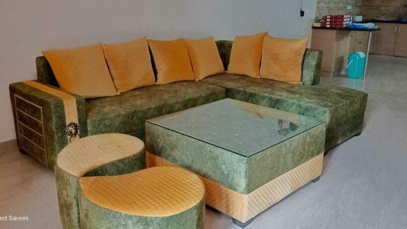 پانسیون Oyo Home 92096 Youphoria