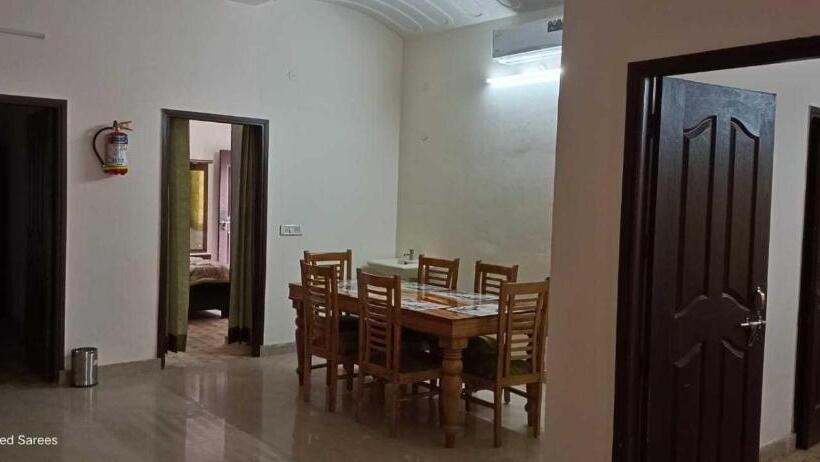 پانسیون Oyo Home 92096 Youphoria