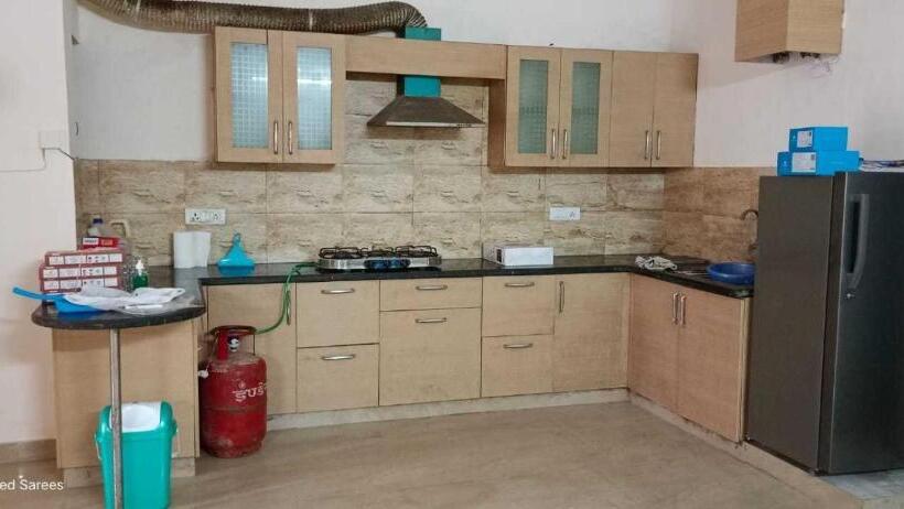 پانسیون Oyo Home 92096 Youphoria