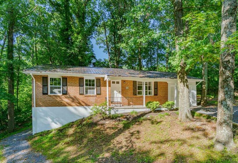 River & Kayak Cottage, Hot Tub, Deck, Grill, Wifi!