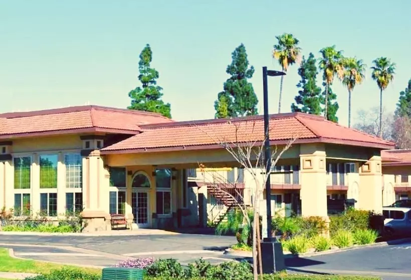 ユースホステル Bposhtels Anaheim