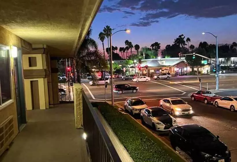 ユースホステル Bposhtels Anaheim