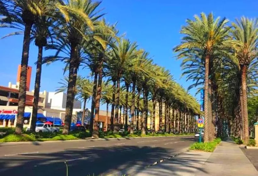 ユースホステル Bposhtels Anaheim