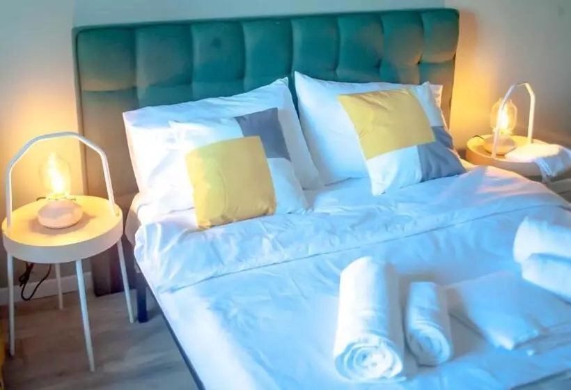 Retkeilymaja Ericeira Destination