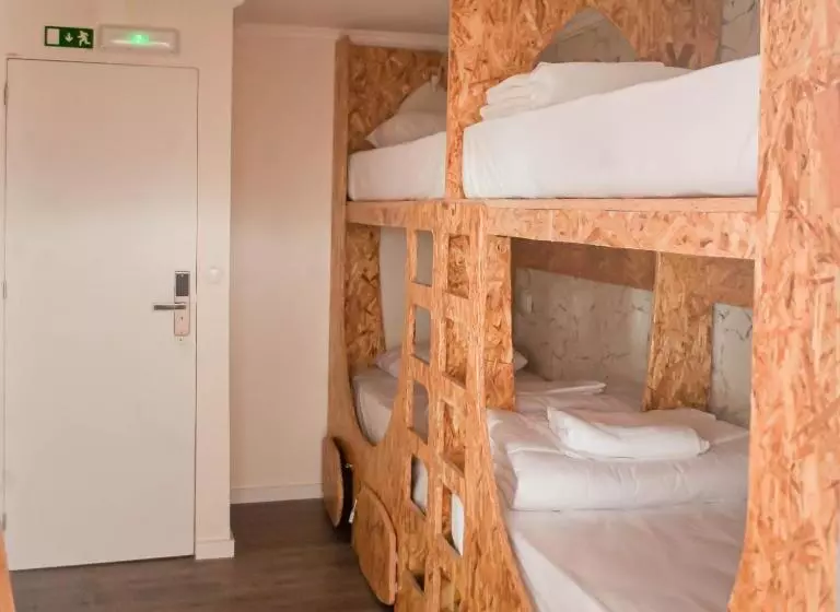 Retkeilymaja Ericeira Destination