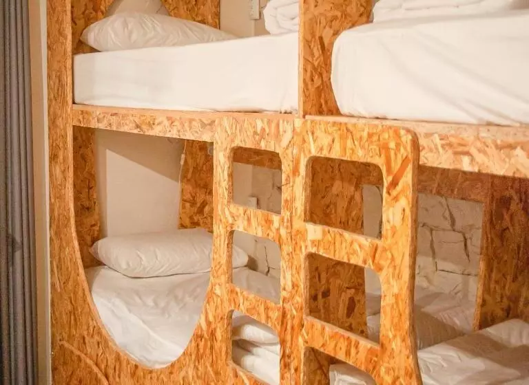 Retkeilymaja Ericeira Destination