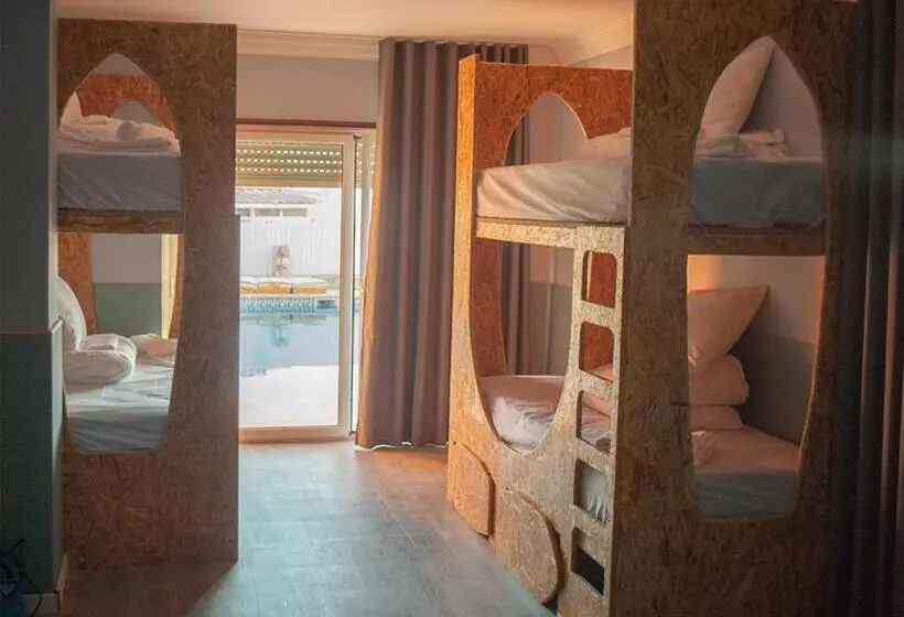 Retkeilymaja Ericeira Destination