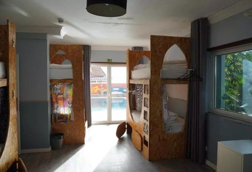 Retkeilymaja Ericeira Destination