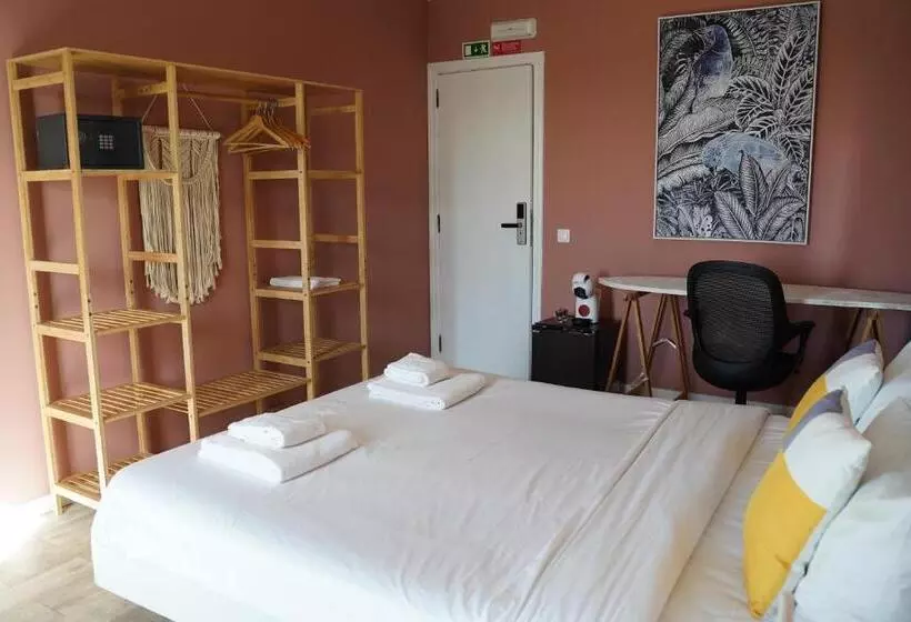 Retkeilymaja Ericeira Destination