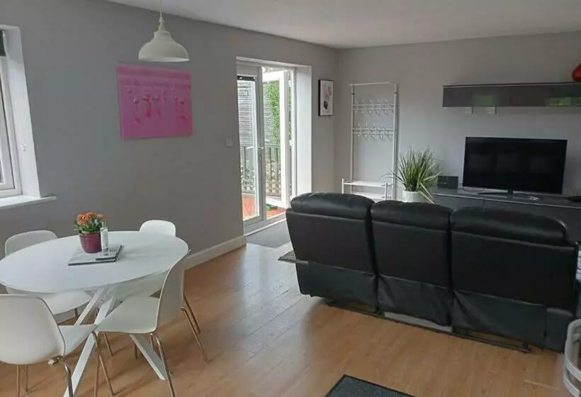 Green Street Retreat