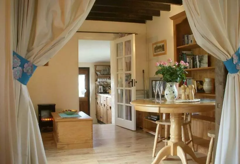 The Nest   Thatched Seaside Country Cottage For Two