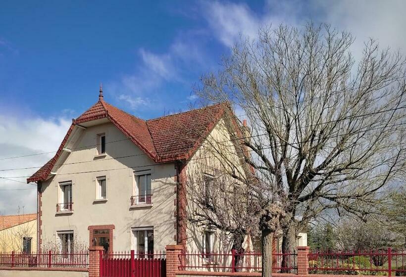 צימר La Clastille   35mn Du Puy Du F, 20mn De Cholet, 30mn D Angers