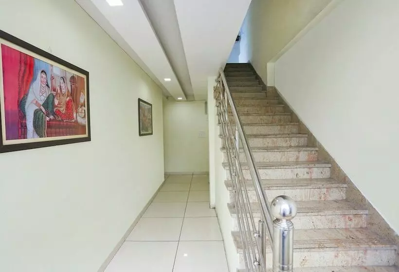 ホテル Fabexpress Madhuram Landmark