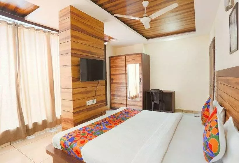 ホテル Fabexpress Madhuram Landmark