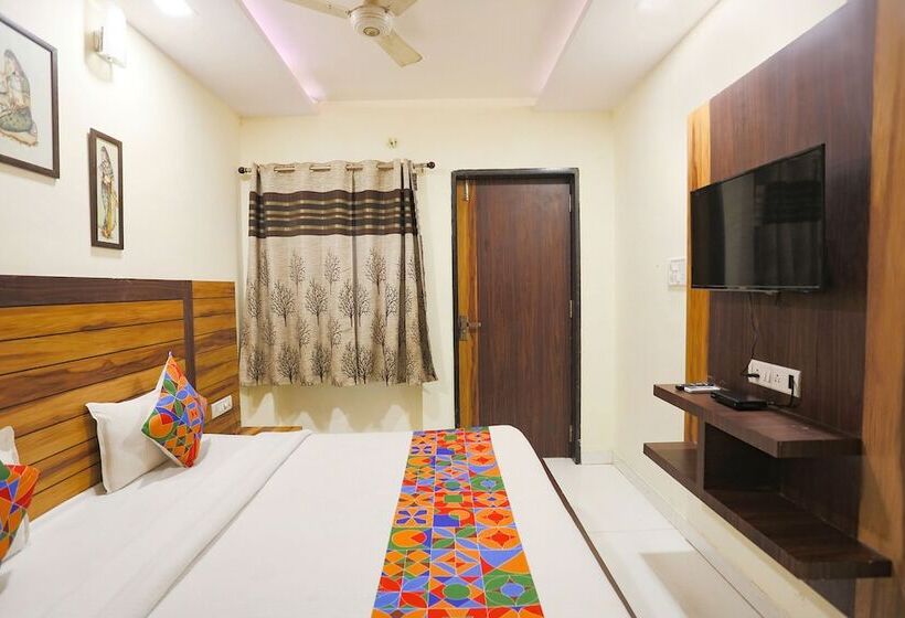 בית מלון כפרי Fabexpress Madhuram Landmark