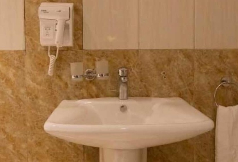 هتل Mbale Courts View