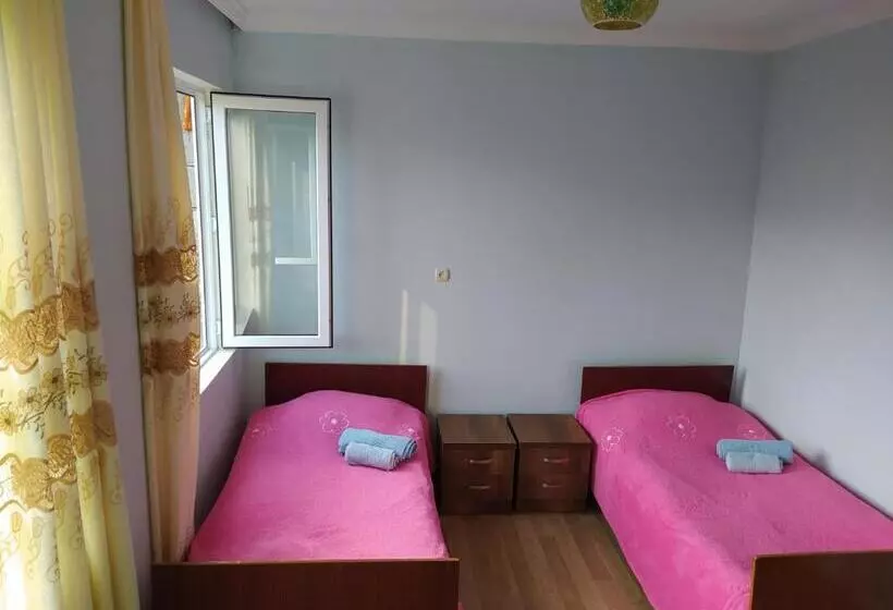 پانسیون Gujejiani Guest House