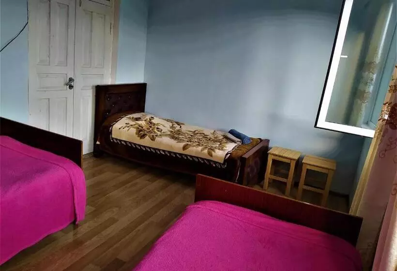 پانسیون Gujejiani Guest House