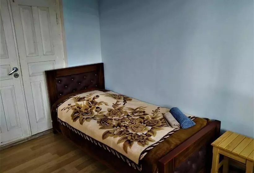 پانسیون Gujejiani Guest House