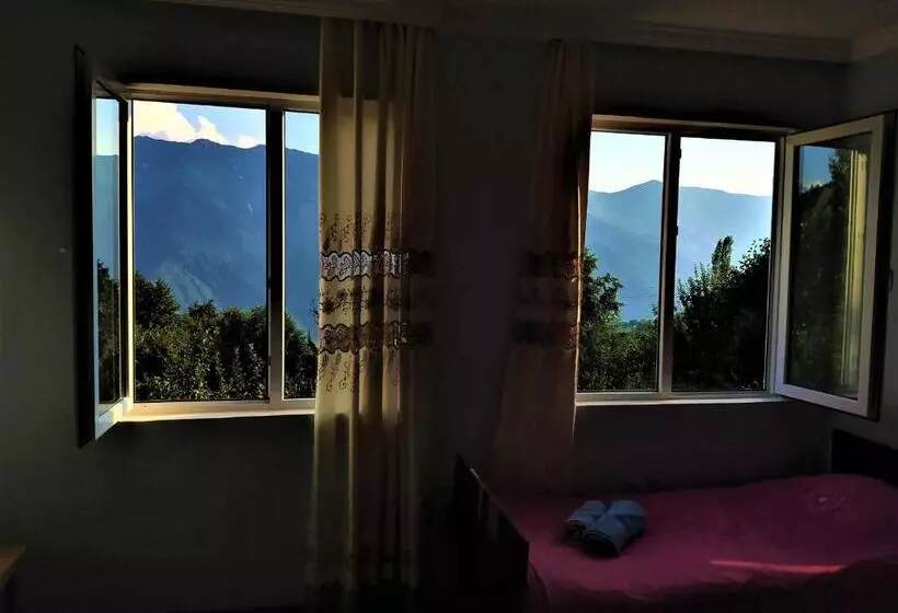پانسیون Gujejiani Guest House