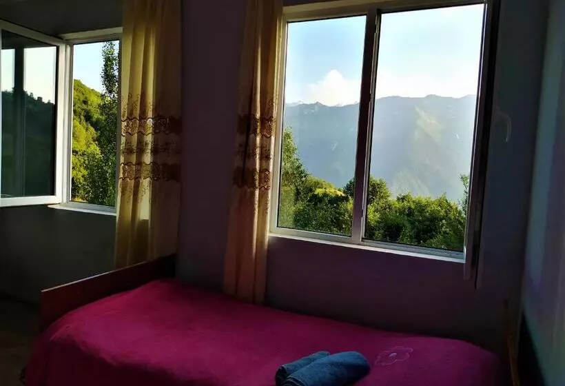 پانسیون Gujejiani Guest House