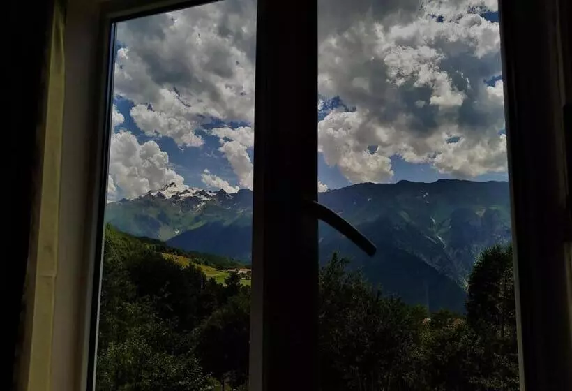 پانسیون Gujejiani Guest House