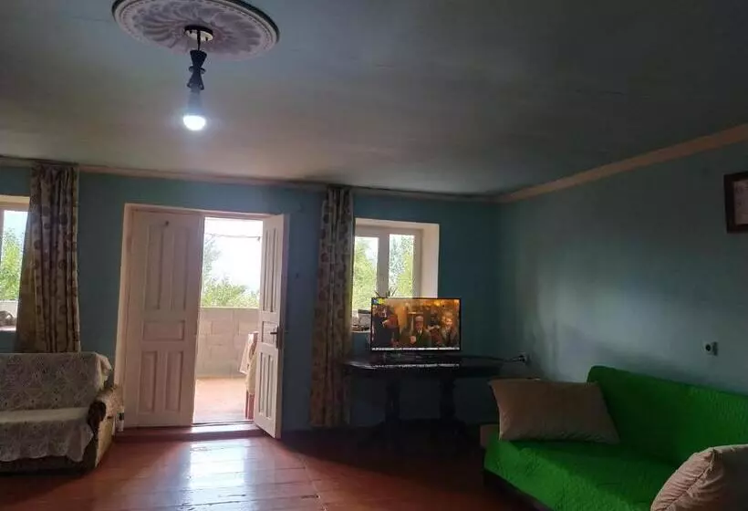 پانسیون Gujejiani Guest House