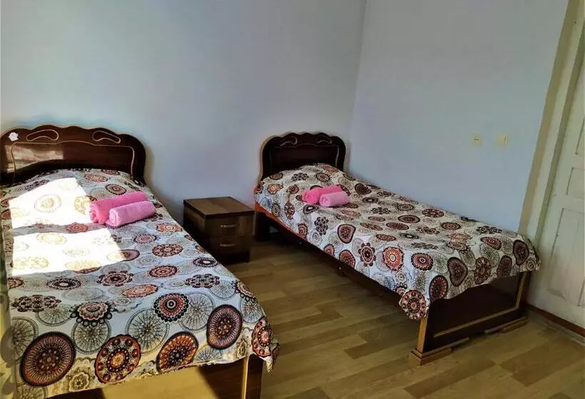 پانسیون Gujejiani Guest House