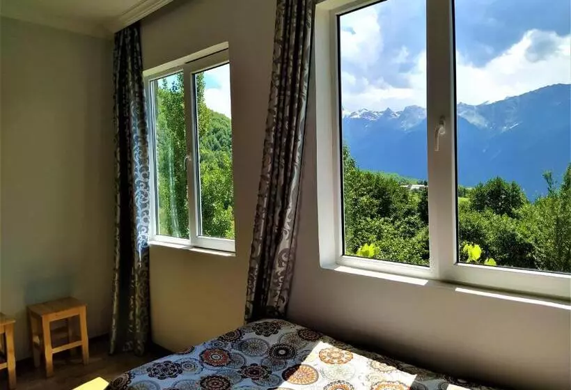 پانسیون Gujejiani Guest House