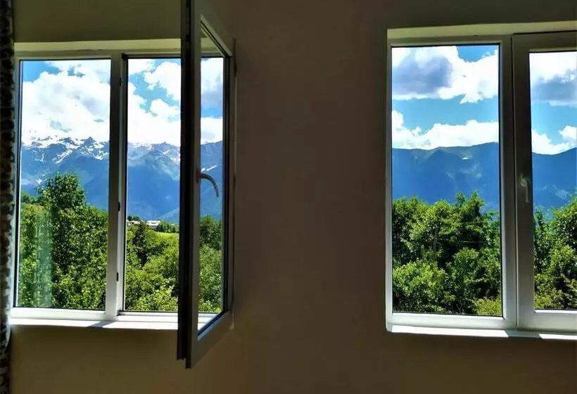 پانسیون Gujejiani Guest House