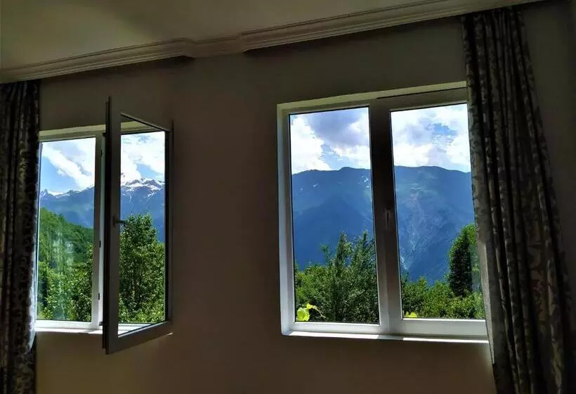 پانسیون Gujejiani Guest House