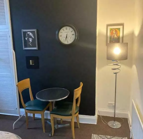 تختخواب و صبحانه Bnb