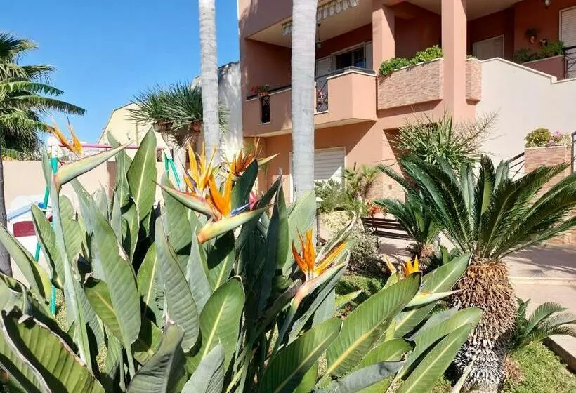 Casa Con Giardino Giacalone
