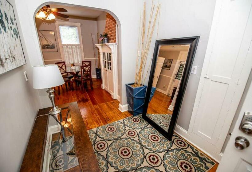 Downtown Annapolis King George 1st Floor Hideaway