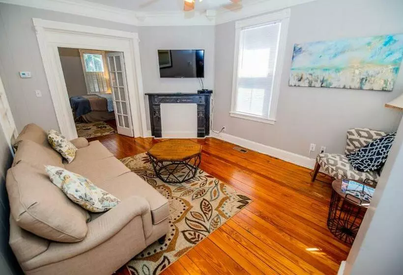 Downtown Annapolis King George 1st Floor Hideaway