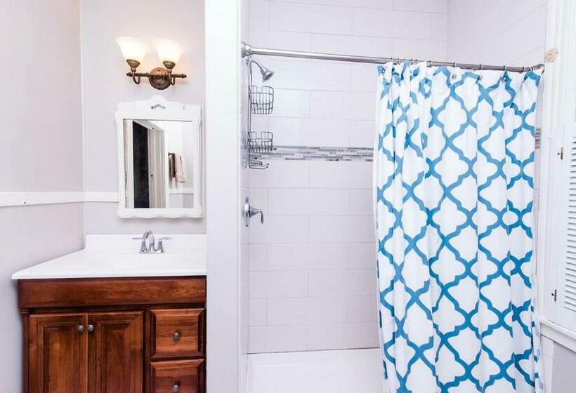 Downtown Annapolis King George 1st Floor Hideaway