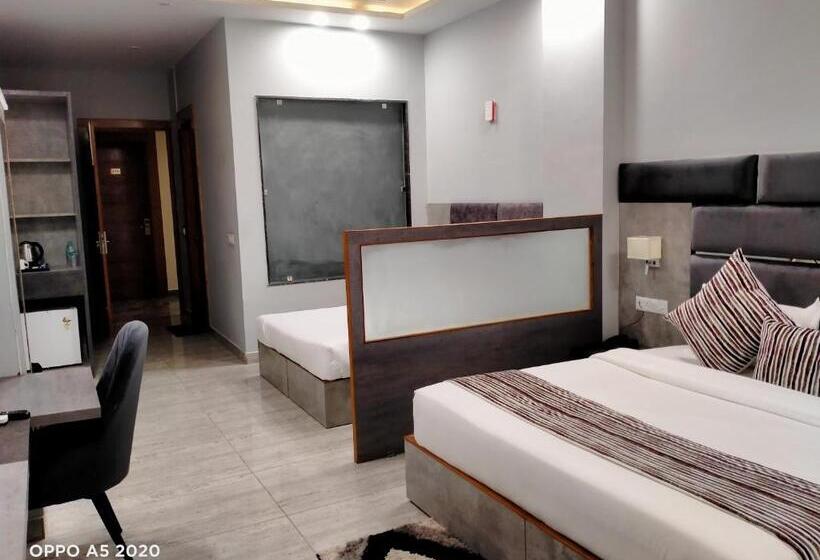 בית מלון כפרי Vasdaa Grand, Dehradun   Airport