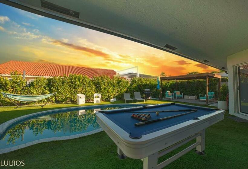 Breezy Oasis With Pooltable, Heated Pool, Golf & Gazeebo L29