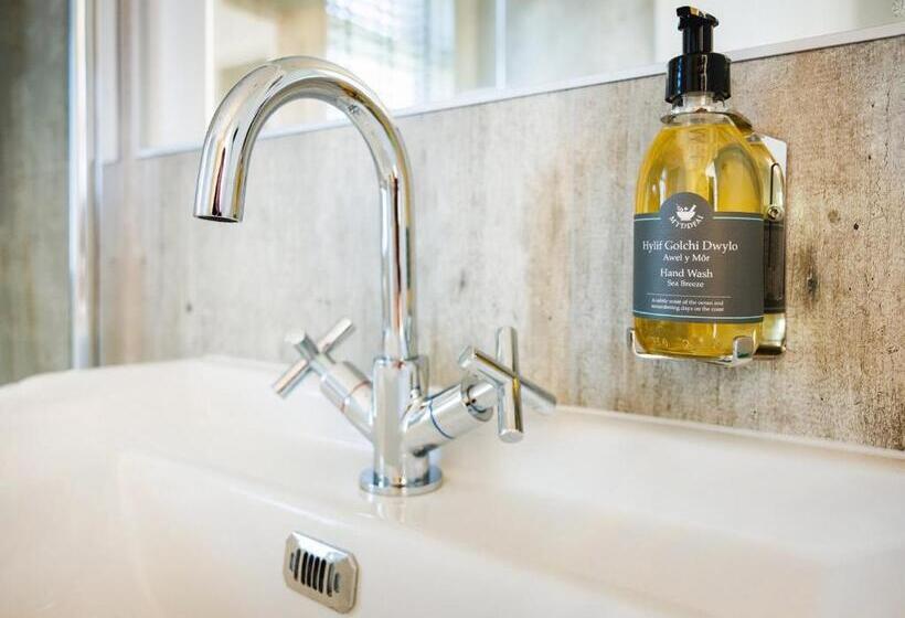 منتجع Folly Farm Holiday Park