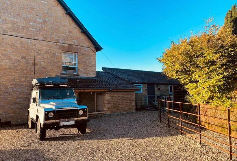 The Cottage At Churchill Farm