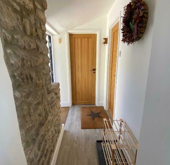 The Cottage At Churchill Farm