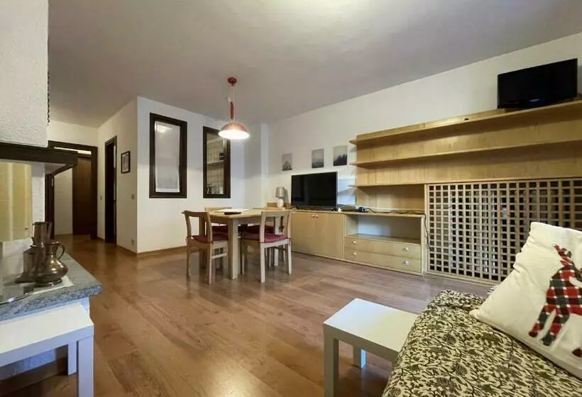 024 Trilocale, Giustino