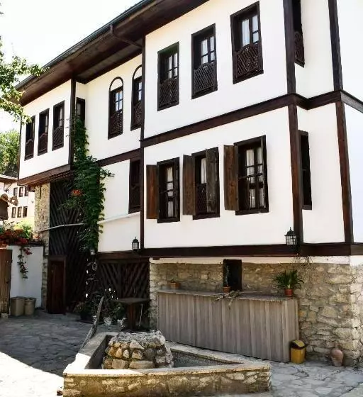 ベッドアンドブレックファースト Yedekcioğlu Konak