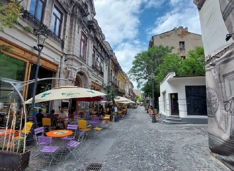 Centrul Vechi Old Apartments In Bucharest