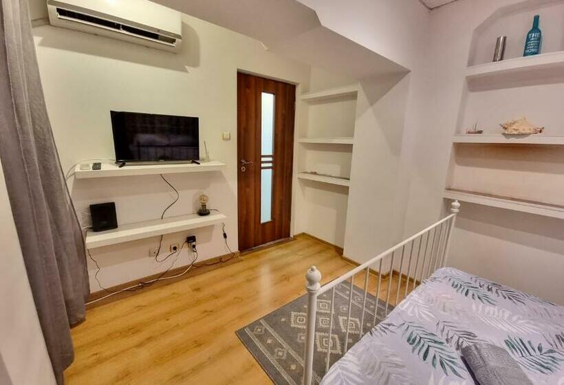 Centrul Vechi Old Apartments In Bucharest