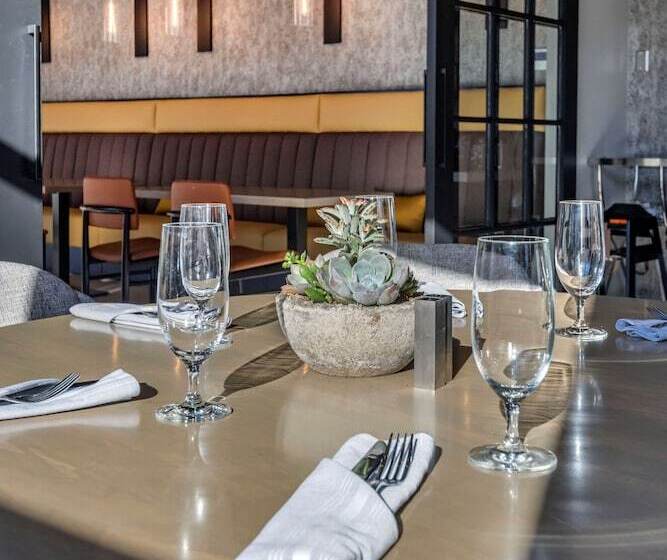 Cambria Hotel Portland Downtown Old Port