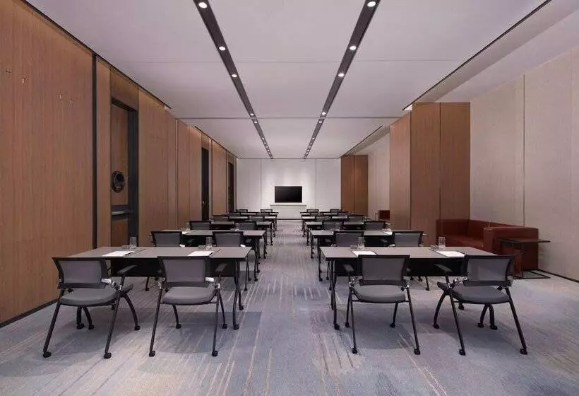 Hotelli Four Points By Sheraton Tianjin National Convention And Exhibition Center