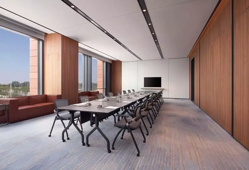 Hotelli Four Points By Sheraton Tianjin National Convention And Exhibition Center